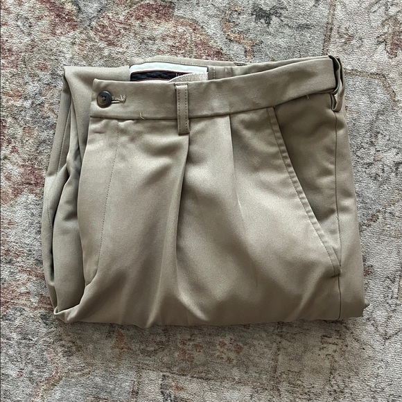 Haggar Men's Khaki Chinos - Picture 1 of 3
